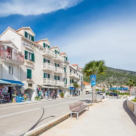Riva Mare With Sea View In The Center Bol