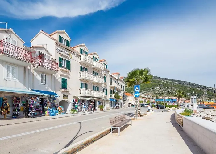 Riva Mare With Sea View In The Center Bol